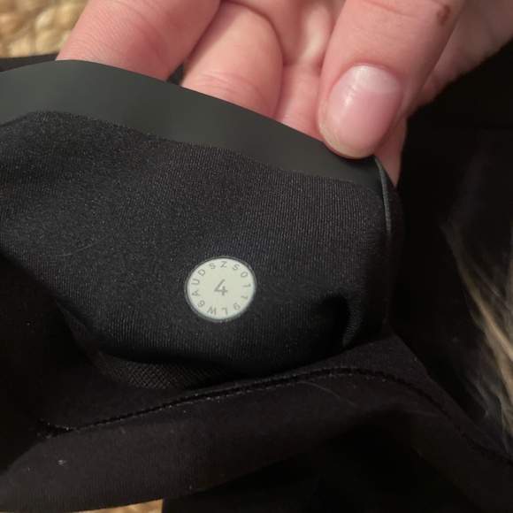 Cropped Lululemon Leggings - Picture 4 of 5